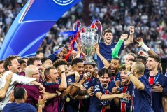 马特乌斯金球奖再聚光：足球传奇五段婚姻人生轨迹